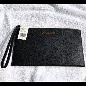 Michael Kors Jet Set Item Large Zip Wristlet